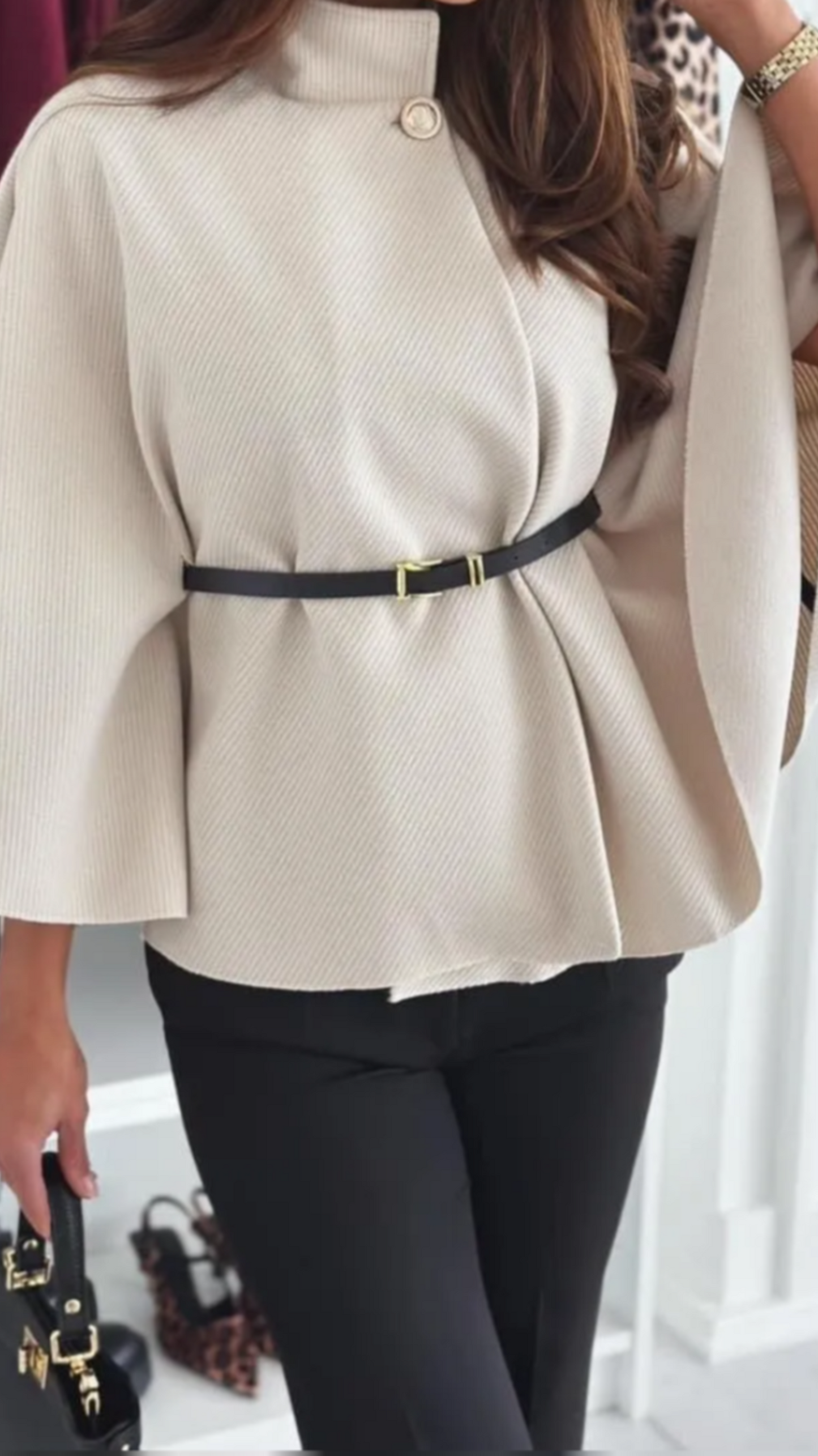 Poncho met ceintuur beige