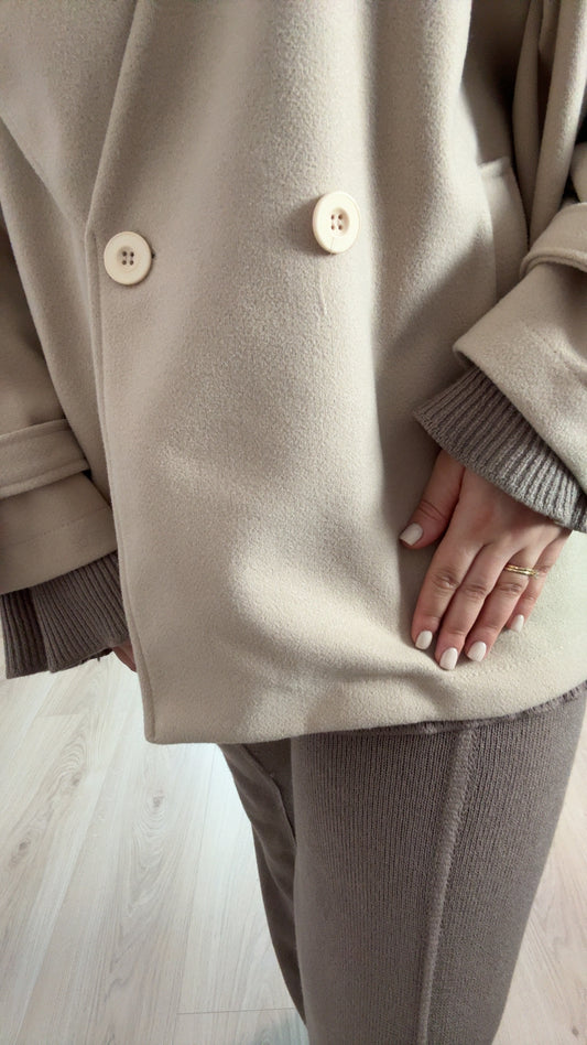Beige jas met overslag